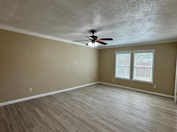 4th image of 2918 Emberwood Dr