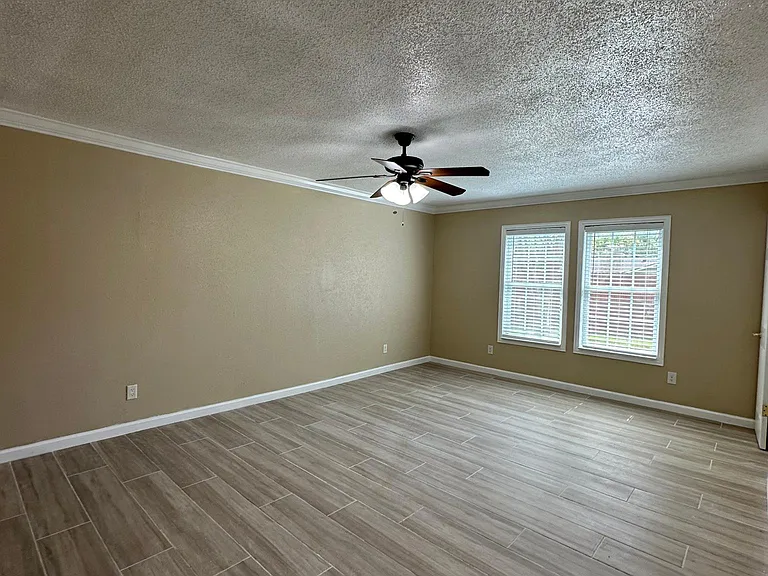 2918 Emberwood Dr — Photo 4
