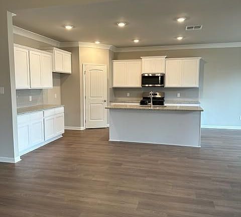 2nd image of 101 Deer Lake Ln