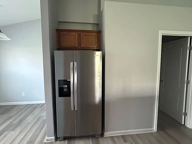 114 Amsterdam Pl — Photo 4