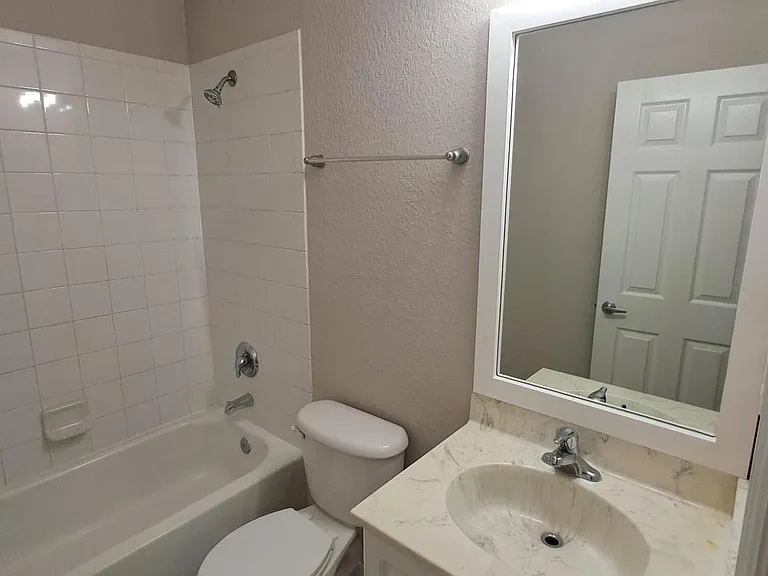 4219 Napoli Lake Dr — Photo 8