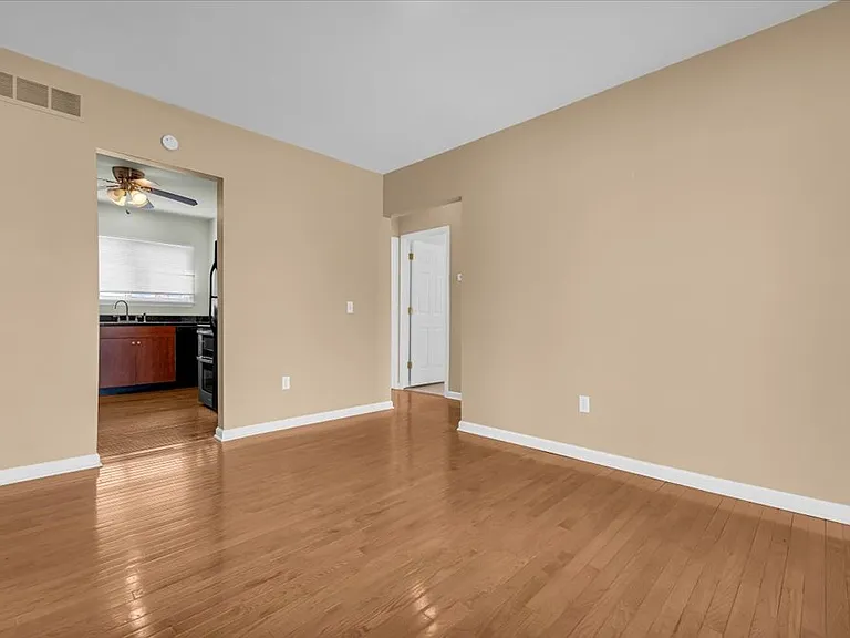1407 E Forteen Mile Rd #2 — Photo 11