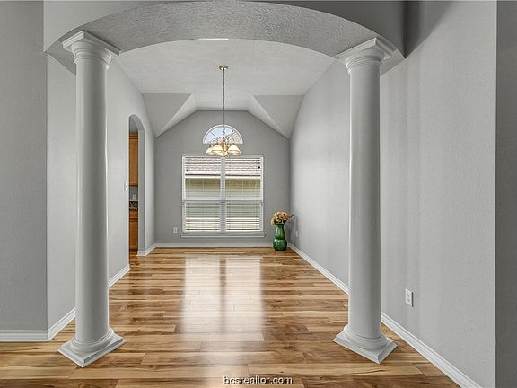 3rd image of 2705 Barronwood Dr