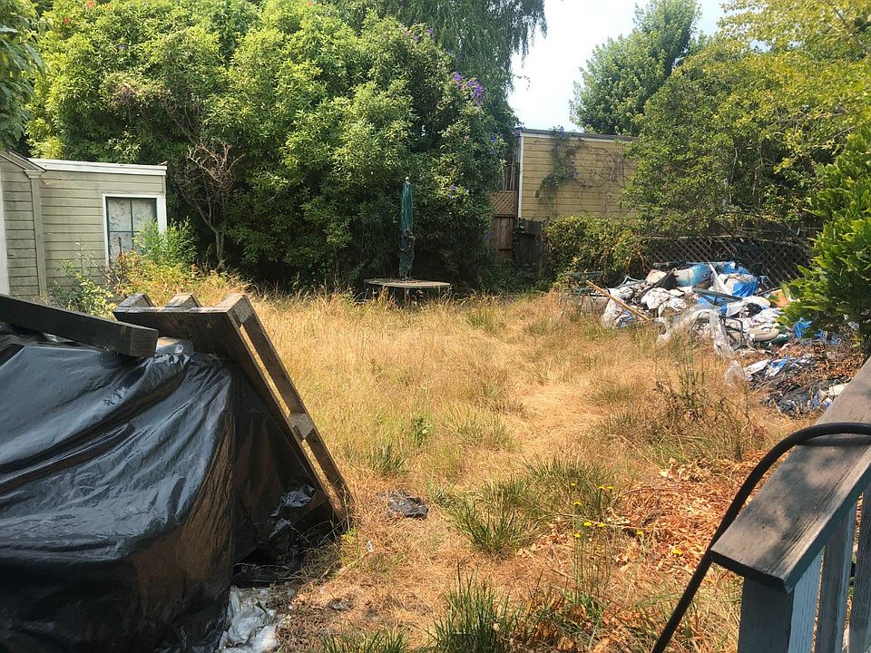 2nd image of 725 Acacia Dr