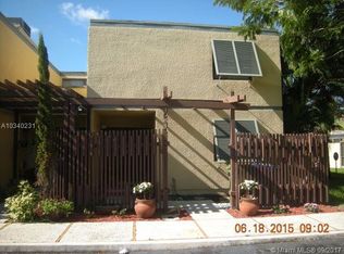 10840 N Golfview Dr, Pembroke Pines, FL 33026