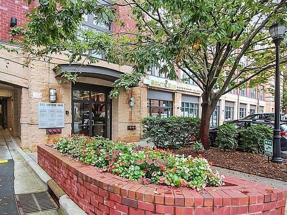 4th image of 2125 Southend Dr APT 334
