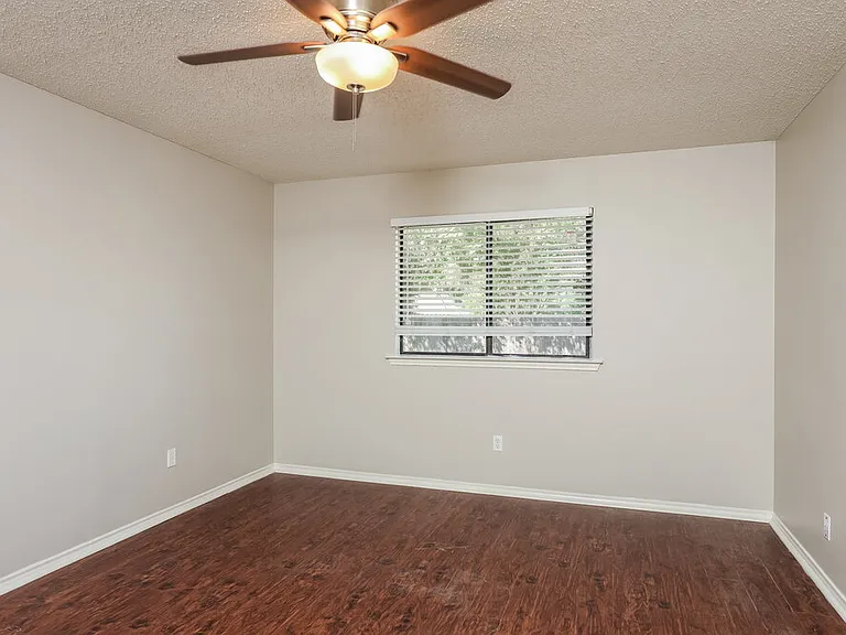 907 Park Place Blvd — Photo 8