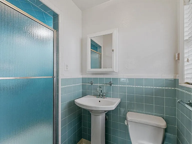 2052 Addison Rd — Photo 13