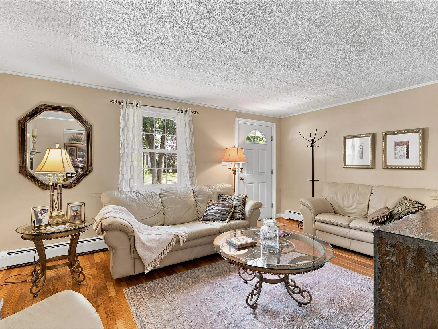 3 bed, 2.0 bath, $4,000 — Photo 2