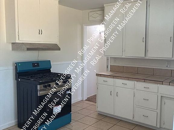 3rd image of 1578 W Putnam Ave