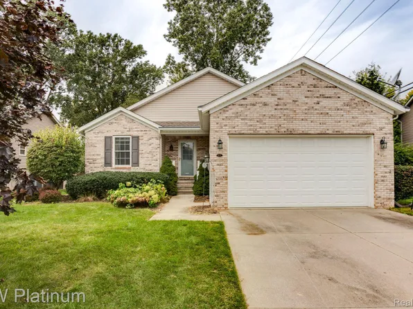 4031 Janice Ave, Fort Gratiot, MI 48059