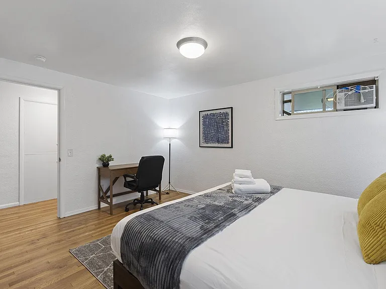 1627 E Broadway St — Photo 13