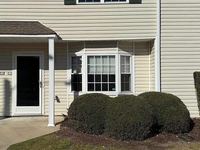 2355 Vineyard Dr #F2 — Photo 1