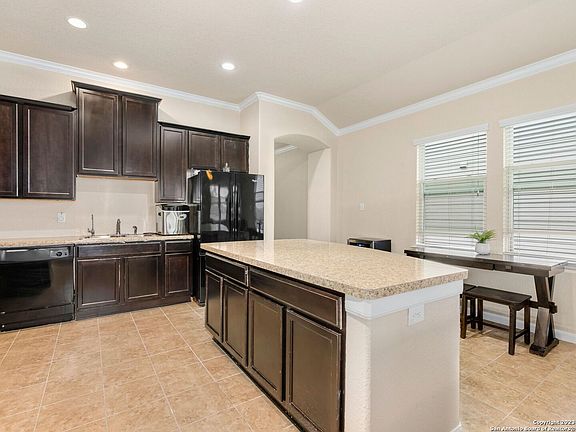 4th image of 863 Highland Vista