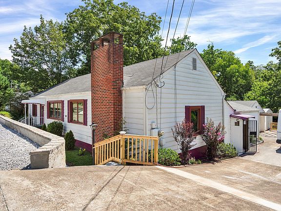 2nd image of 800 S Germantown Rd