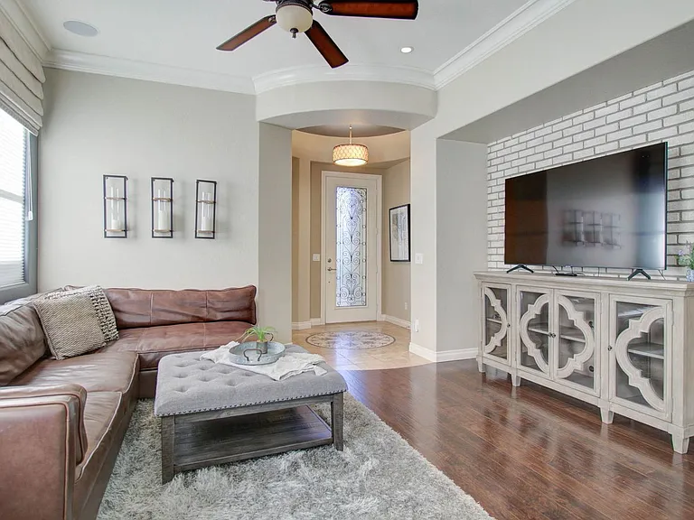 1833 W Periwinkle Way — Photo 14