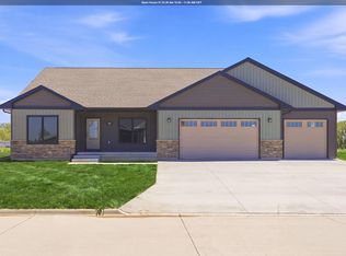 507 Sunset Dr, New London, IA 52645