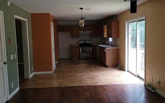 4th image of 3015 Martin Ave