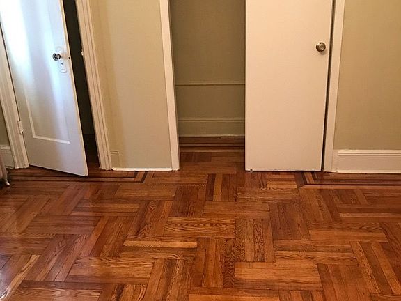 4th image of 2448 27th St APT 1F