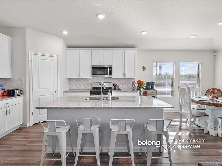 3505 Kingsview Dr — Photo 3