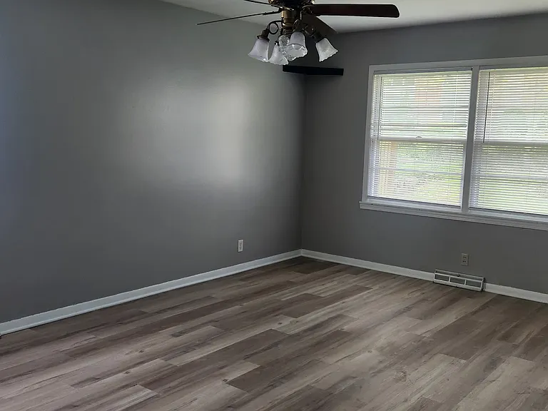 1440 Meadow Dale Dr — Photo 10