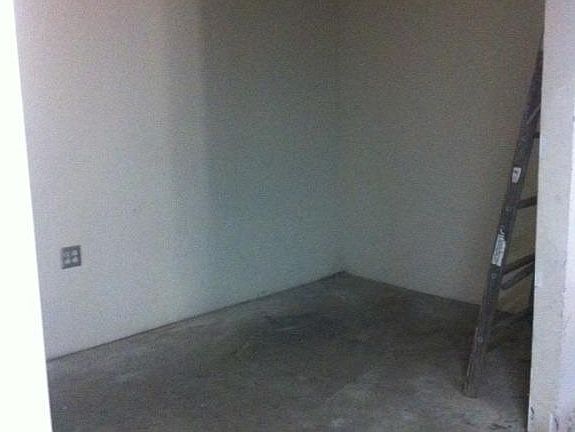 3rd image of 1301 Vanderbilt Dr