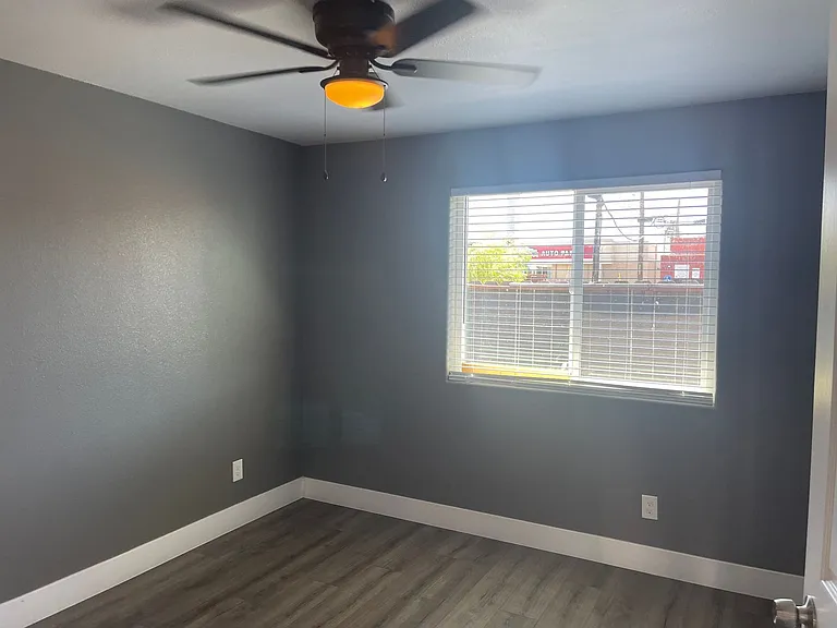 1526 N Sierra Nevada St — Photo 12