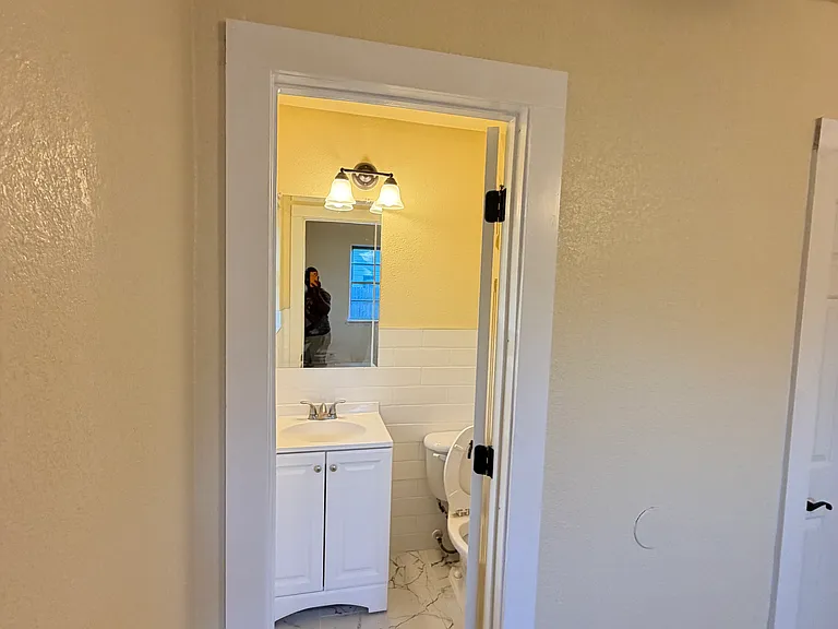 903 Curry Ave — Photo 9
