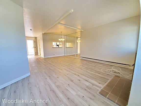5th image of 320 Peninsula Ave APT 401