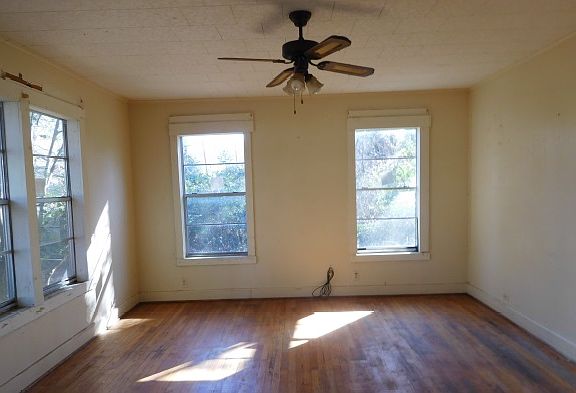 4th image of 905 N Odom St