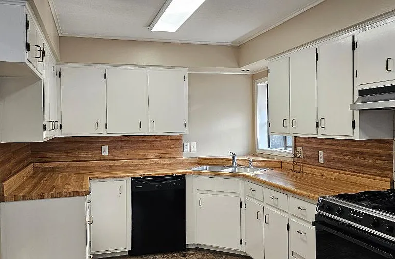 406 Canterbury Dr — Photo 4