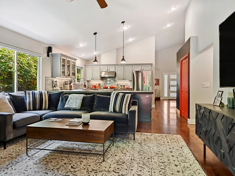 19135 Railroad Ave — Photo 11