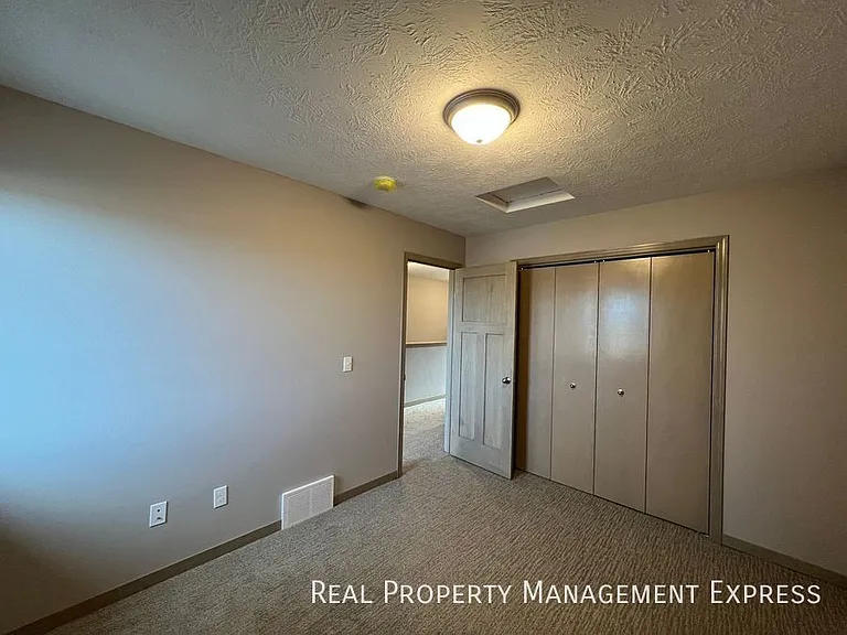 2114 S Ronsiek Ave — Photo 12
