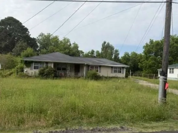 5726 Warrior River Rd, Bessemer, AL 35023