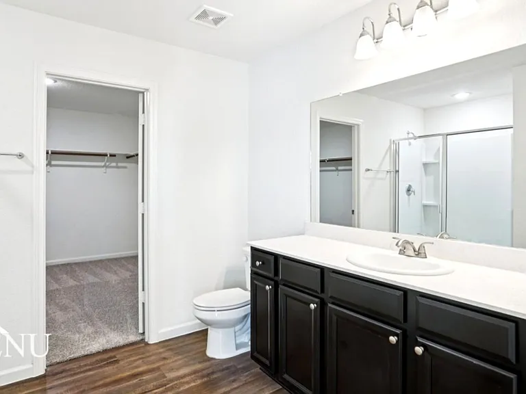 692 Wellington Dr — Photo 5