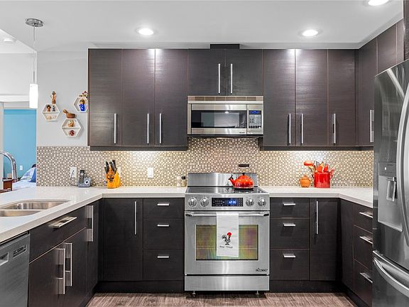 4th image of 439 College Rd #100