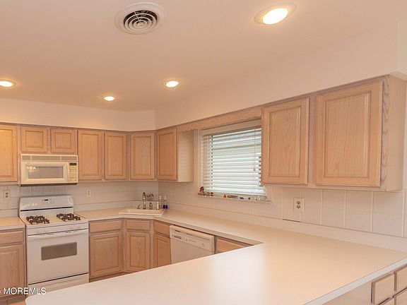 3rd image of 9 Lumsden Court