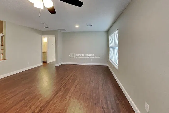3 bed, 2.5 bath, 2551 sqft, $2,440 — Photo 3