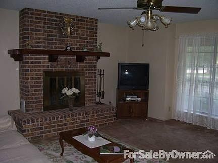 2nd image of 201 Sunnyland Dr
