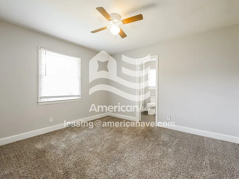 561129_010_main_bedroom_13845120.jpg