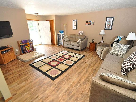 2nd image of 990 Saint Anthony Dr
