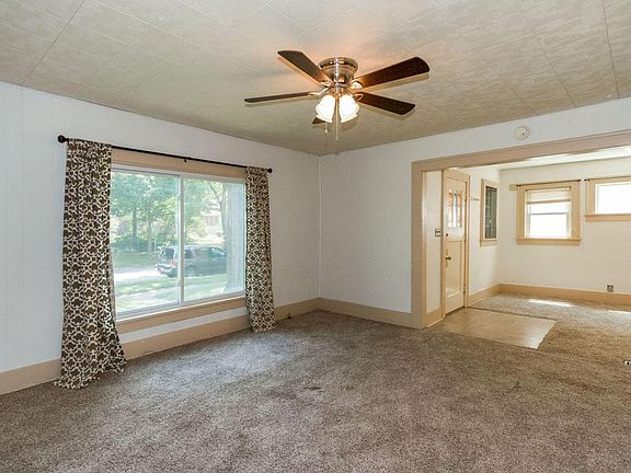 3rd image of 909 Kellogg Ave