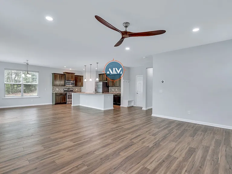 211 Heritage Pkwy — Photo 6
