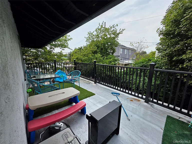 537 E Chester St — Photo 14