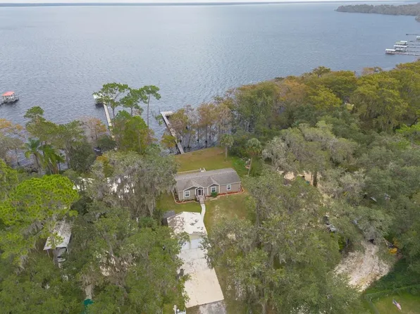 102 Lake Shore Ln, Crescent City, FL 32112