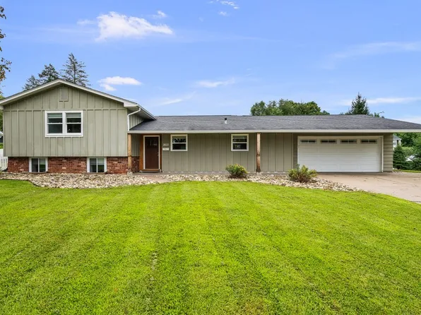 2603 Harmony Dr, Bettendorf, IA 52722