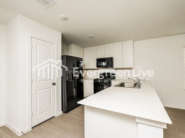 1625 Sparrow Hawk Rd — Photo 5