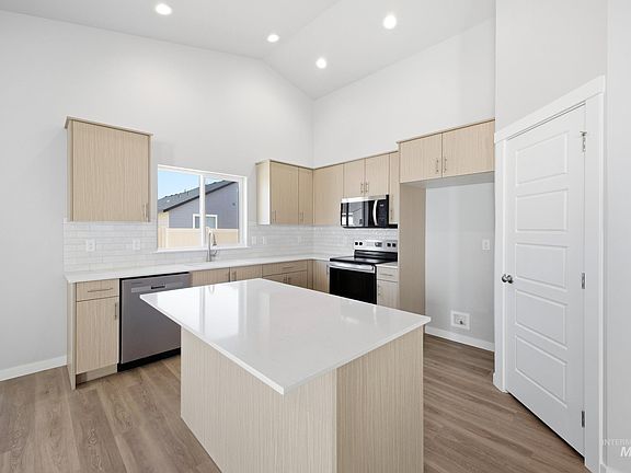 3rd image of 5474 S Bittercreek Ave
