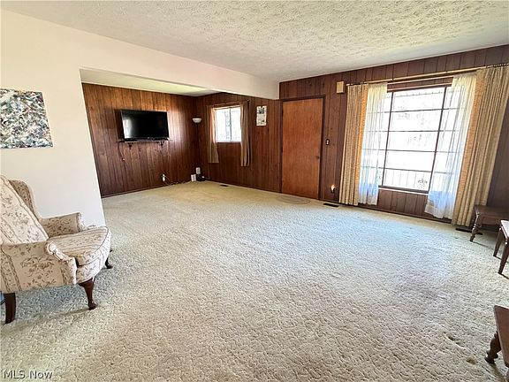 2nd image of 635 Sherwood Dr