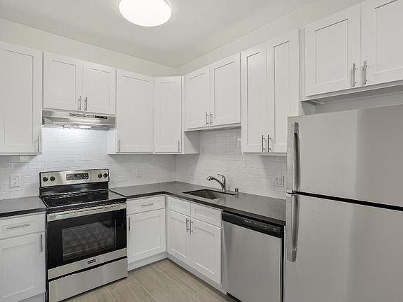 3rd image of 814 14th St #4